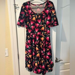 LULAROE SIZE LARGE DRESS FLORAL FITS AT WAIST FULLER SKIRT SCOOP NECK SS